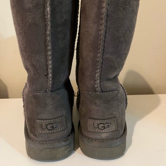 Ugg Classic short boot - Picture 2 of 4